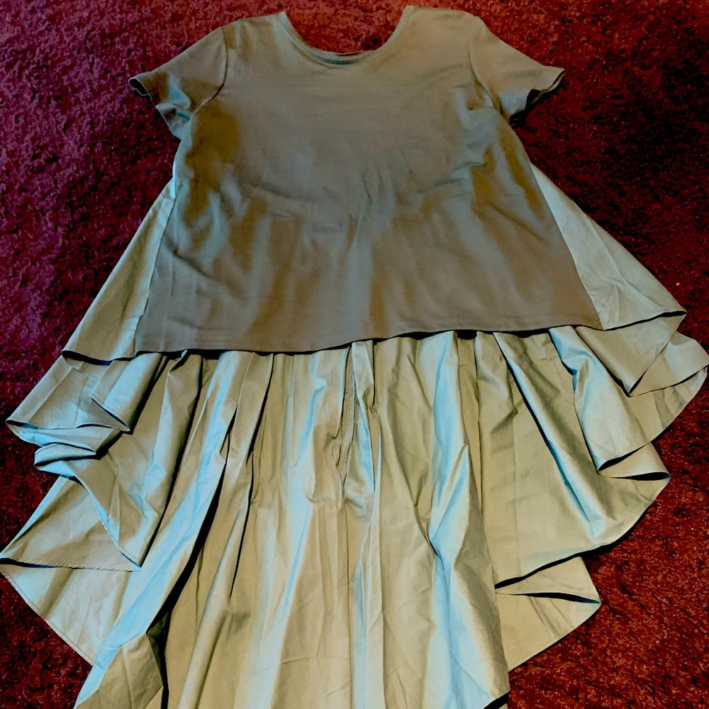 Fan tailed tee top